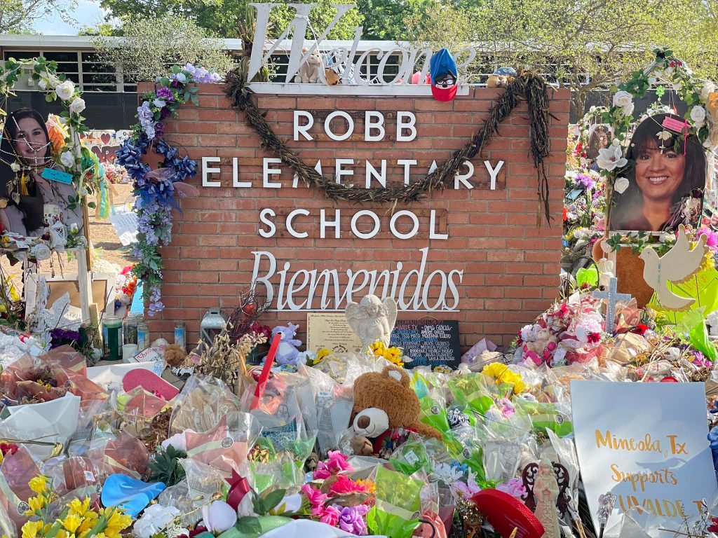 Decorated plaque with flowers that says "Robb Elementary School"