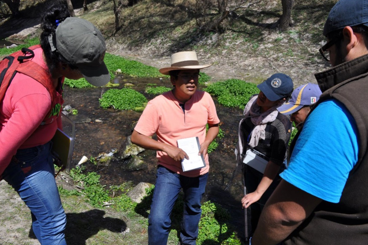 Horacio Hernandez, professor in geomatic engineering at University of Guanajuato, teaching students field methods for measuring surface water fluxes in an ephemeral stream in Guanajuato in 2014. 