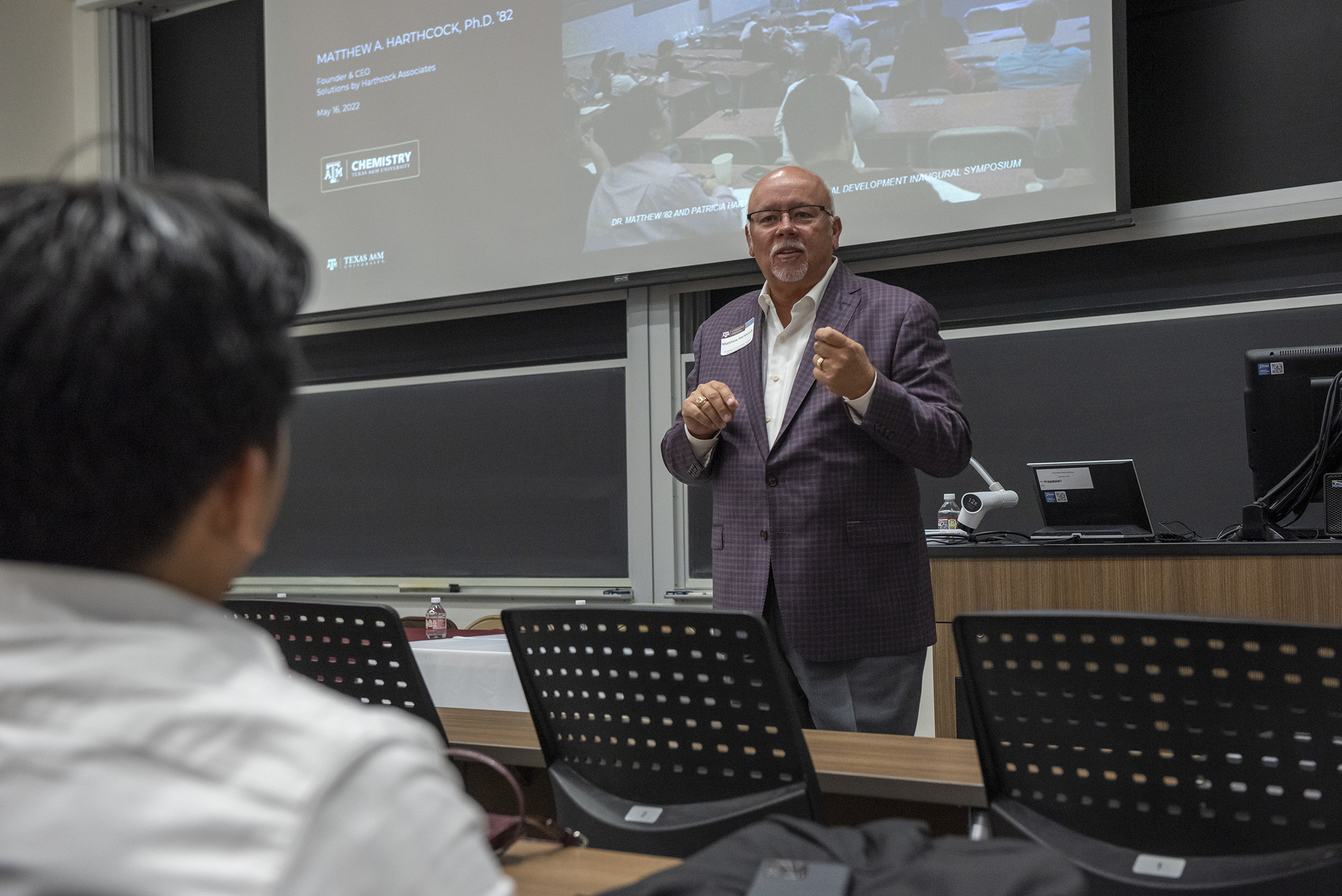 1982 Texas A&amp;M University chemistry graduate Matthew Harthcock presents to a graduate student crowd on the Texas A&amp;M campus