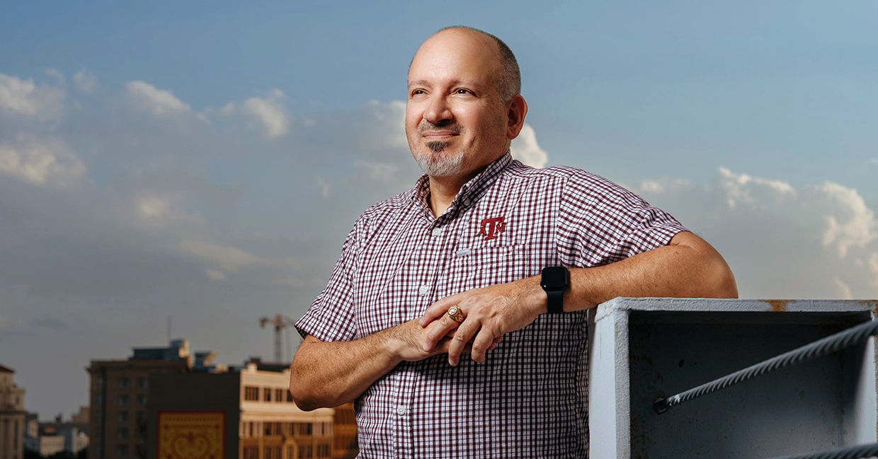 1995 Texas A&amp;M University meteorology master's graduate Luis Rios