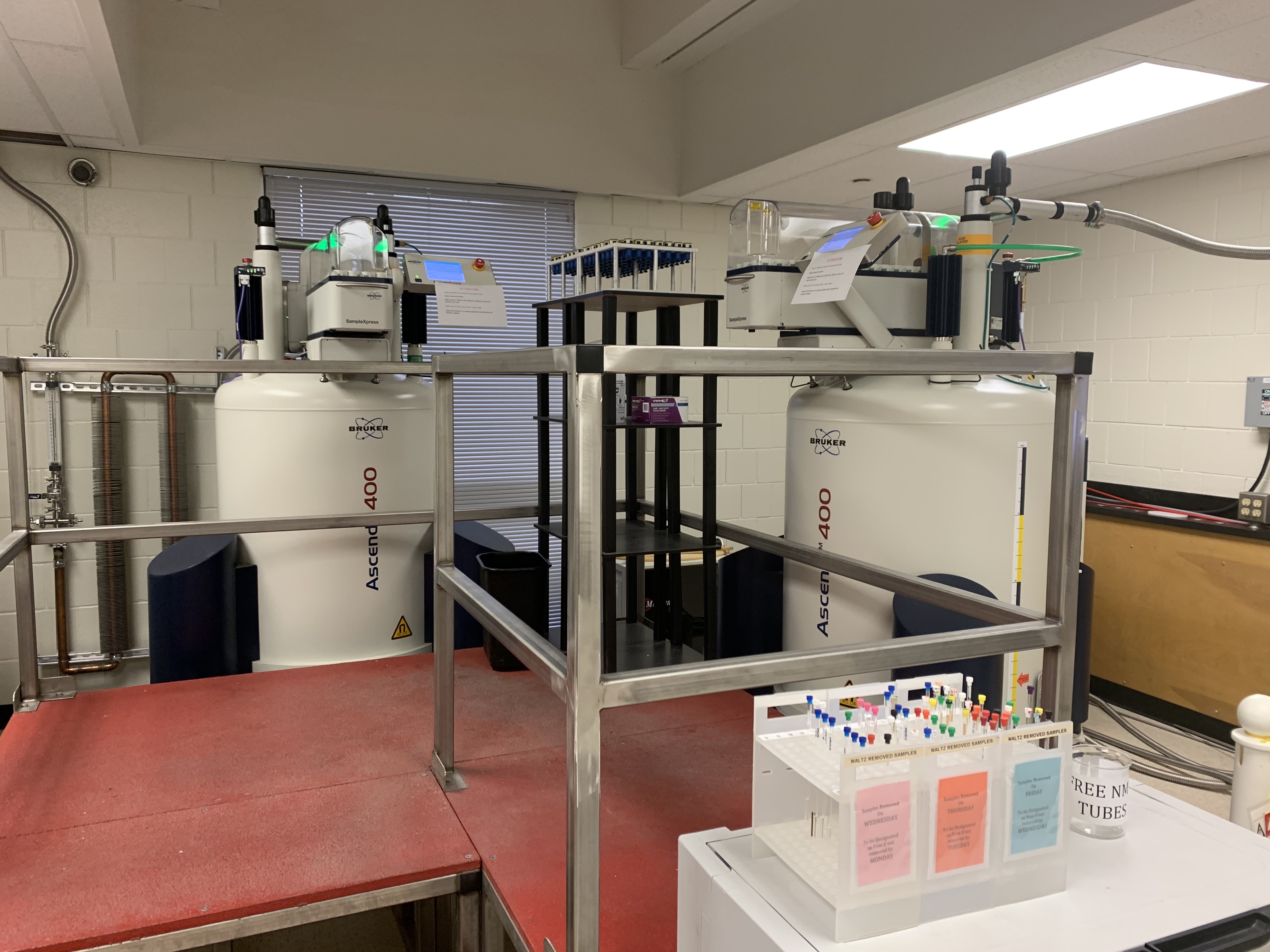 photo of researchers in lab
